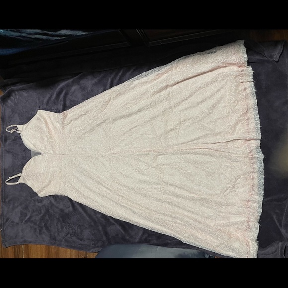 Long light pink lace Dress - Picture 2 of 4